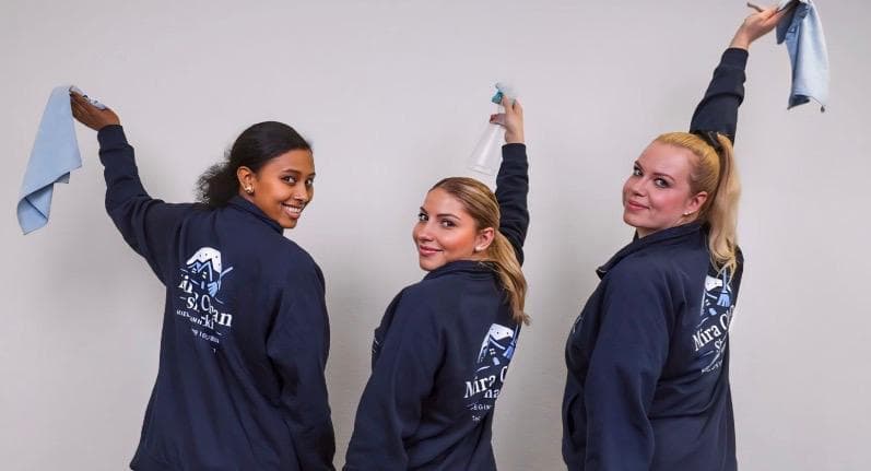 Das Team von Mira Clean Sharki in Aktion